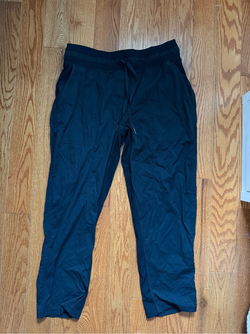 Lululemon dance studio crop